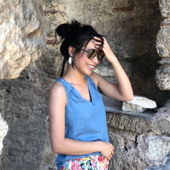 Meet your Posher, Emily - Picture 1 of 1